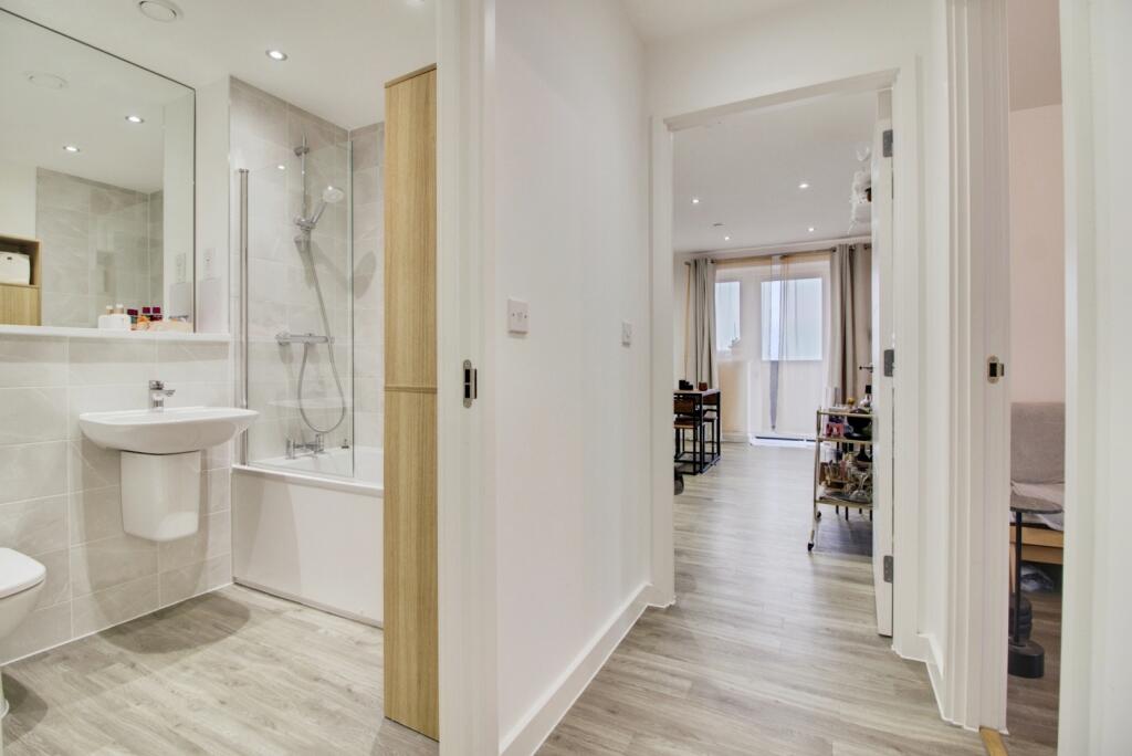 Additional image 10 of Flat 19, Crest House, Hilltop Way, Hatfield, Hertfordshire