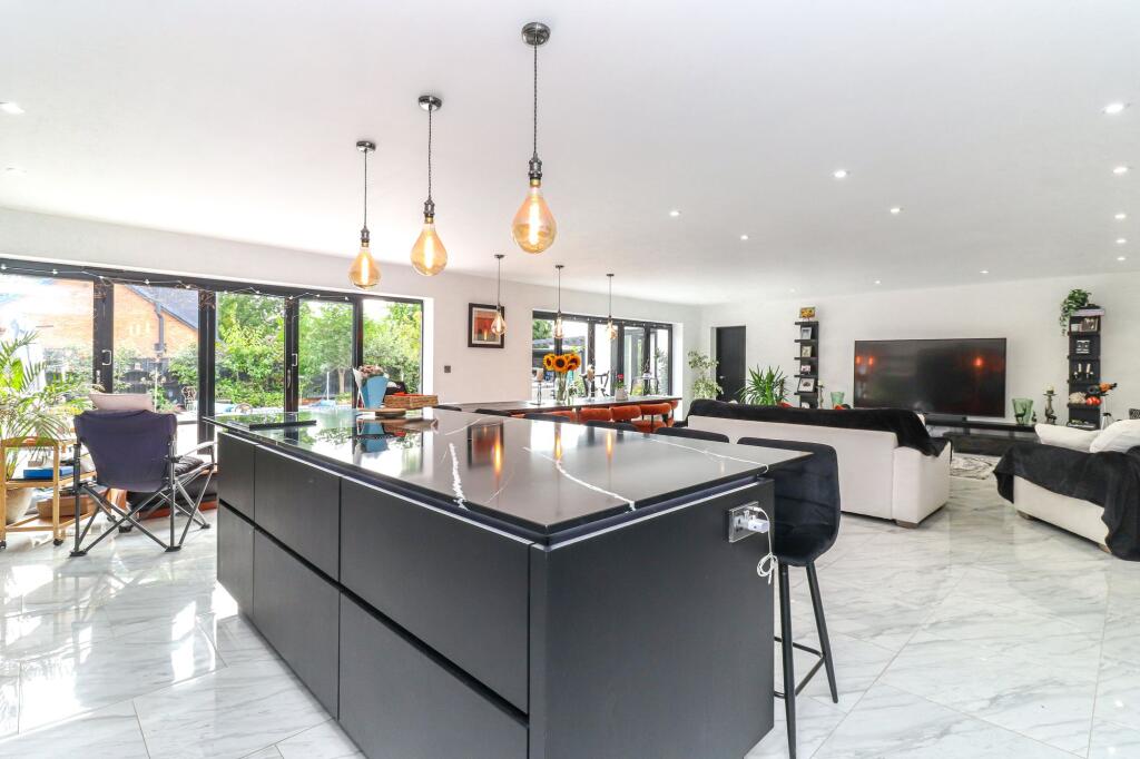Additional image 46 of Oakwood Road, Bricket Wood, AL2