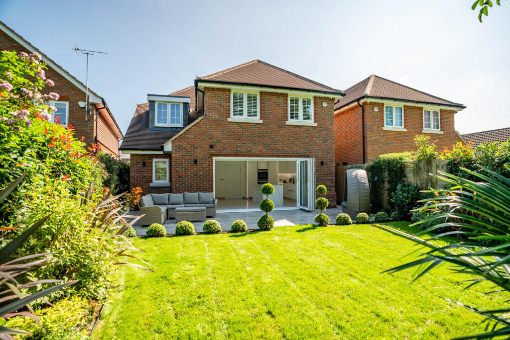 Additional image 26 of Burston Drive, Park Street, St. Albans, Hertfordshire, AL2