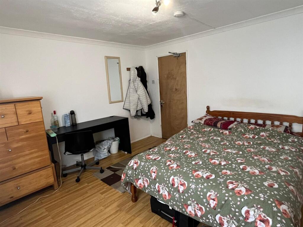 Additional image 5 of Briars Close, Hatfield