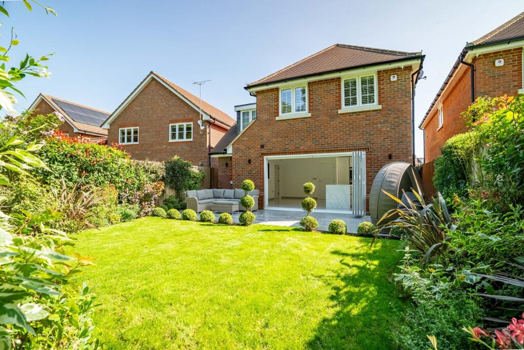 Additional image 21 of Burston Drive, Park Street, St. Albans, Hertfordshire, AL2