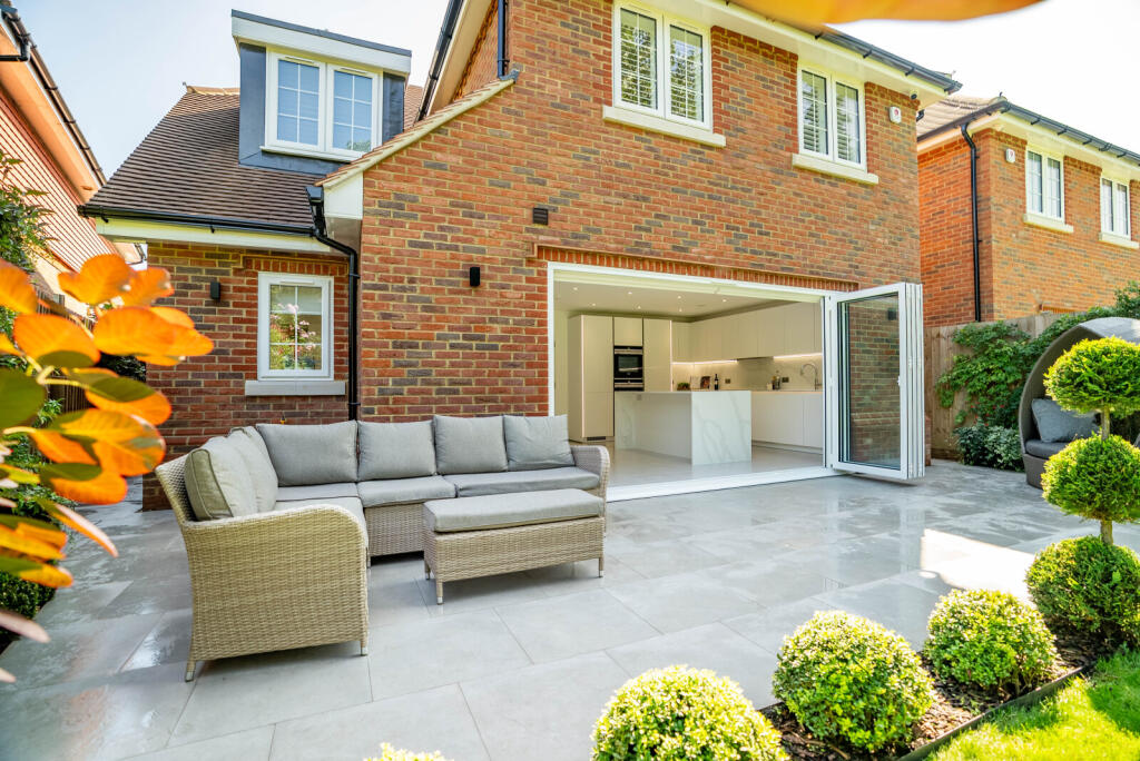 Additional image 22 of Burston Drive, Park Street, St. Albans, Hertfordshire, AL2