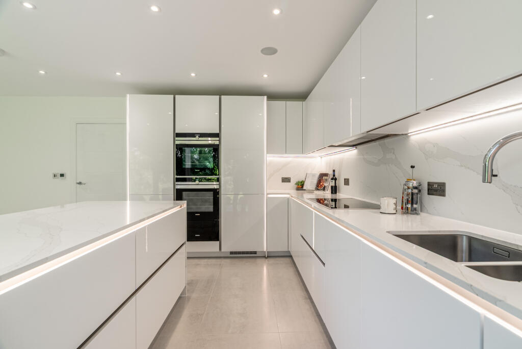 Additional image 8 of Burston Drive, Park Street, St. Albans, Hertfordshire, AL2