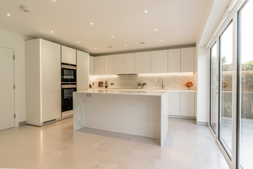 Additional image 5 of Burston Drive, Park Street, St. Albans, Hertfordshire, AL2