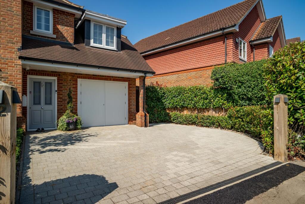 Additional image 24 of Burston Drive, Park Street, St. Albans, Hertfordshire, AL2