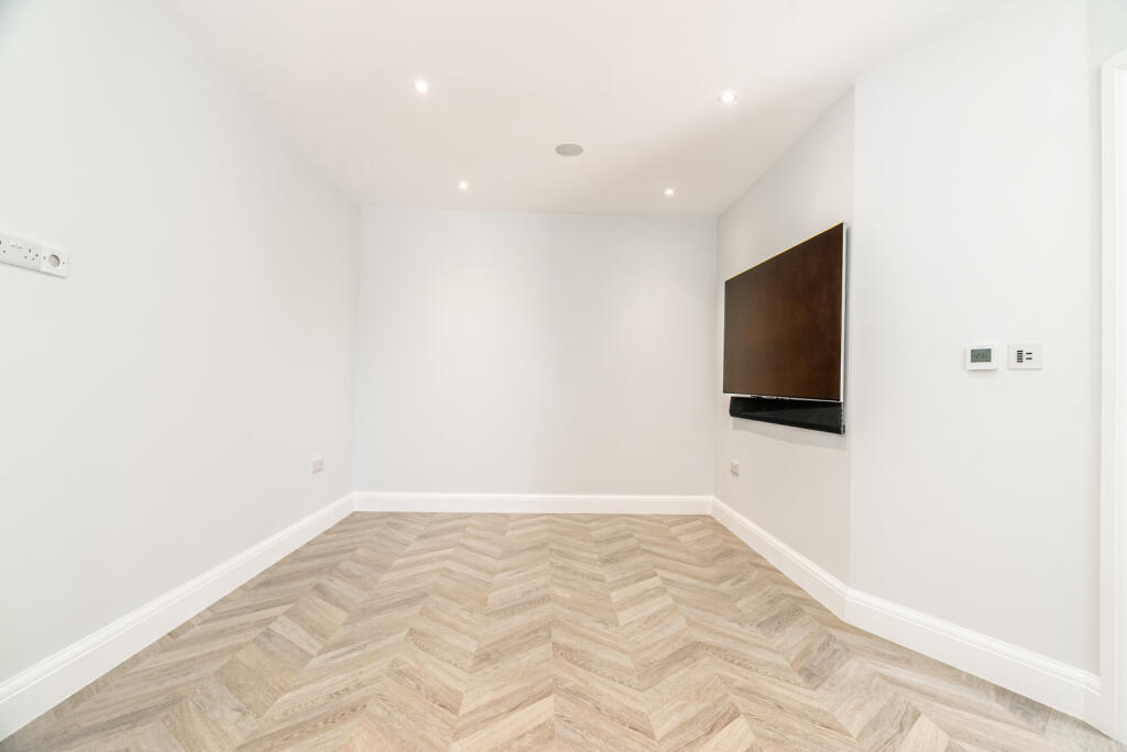 Additional image 11 of Burston Drive, Park Street, St. Albans, Hertfordshire, AL2