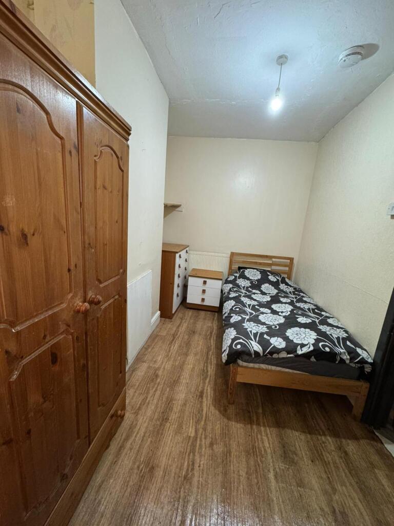 1x Double room available close to city centre