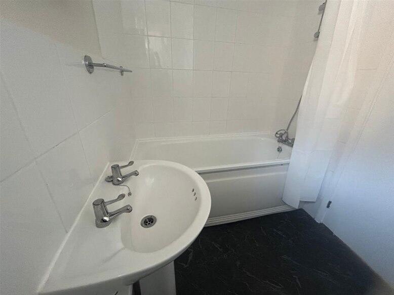 Additional image 8 of Barley Rise, Harpenden, AL5