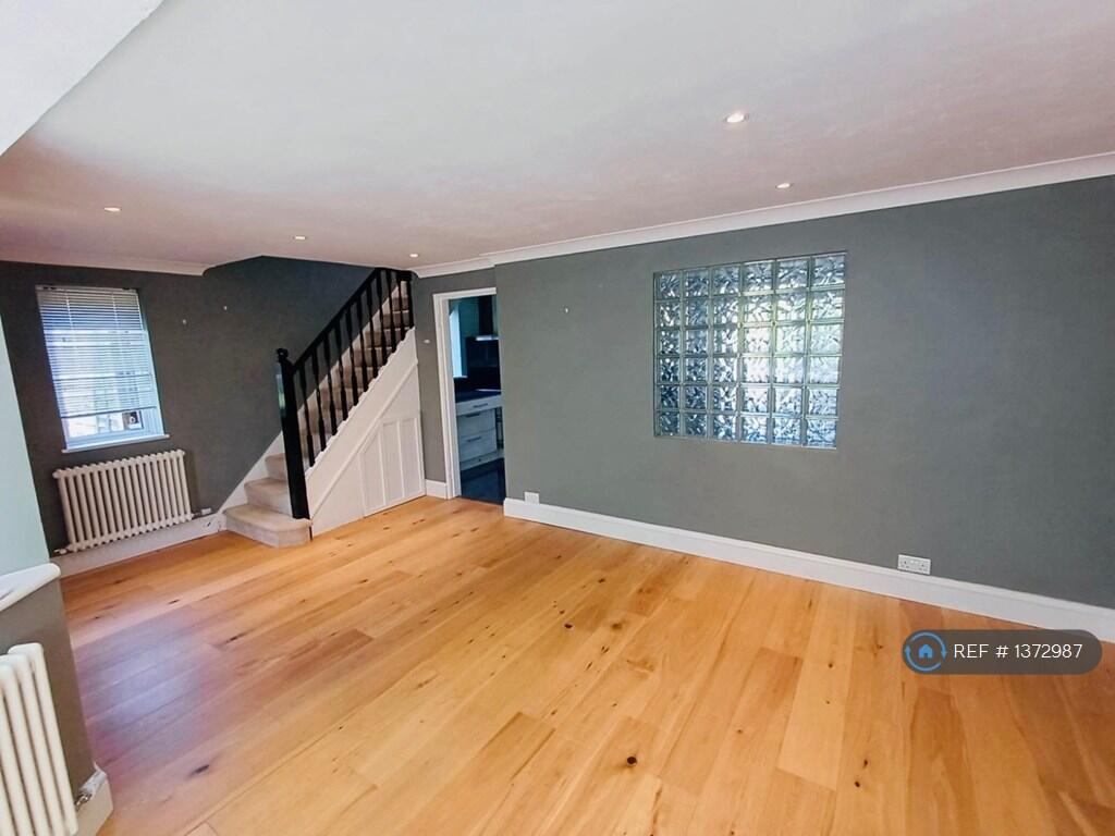 Additional image 2 of Noke Shot, Harpenden, AL5