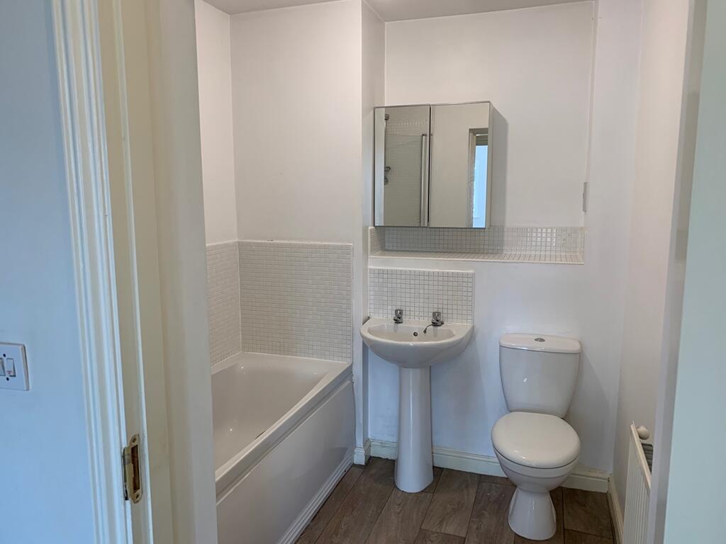 Additional image 5 of Top Floor 2 Double Bedroom Apartment with Balcony and Allocated Parking