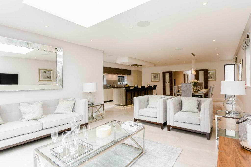 Additional image 4 of Upland Drive, Brookmans Park, Hertfordshire, AL9