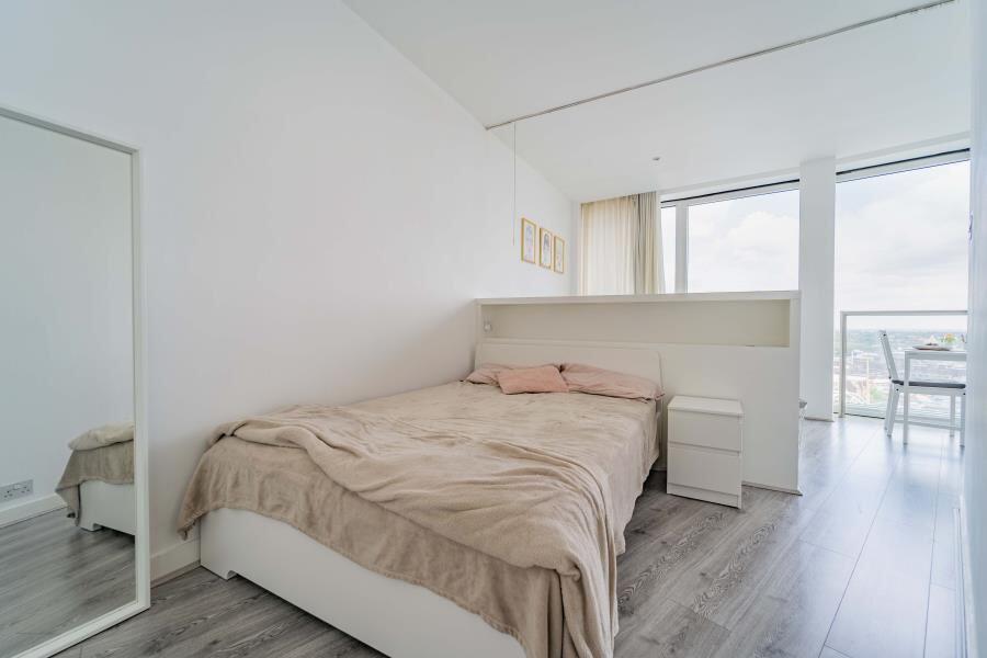 Additional image 5 of Apartment 904 The Rotunda, 150 New Street, Birmingham, B2 4PA