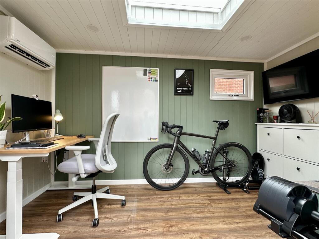 Additional image 12 of Mayors Drive, Alcester