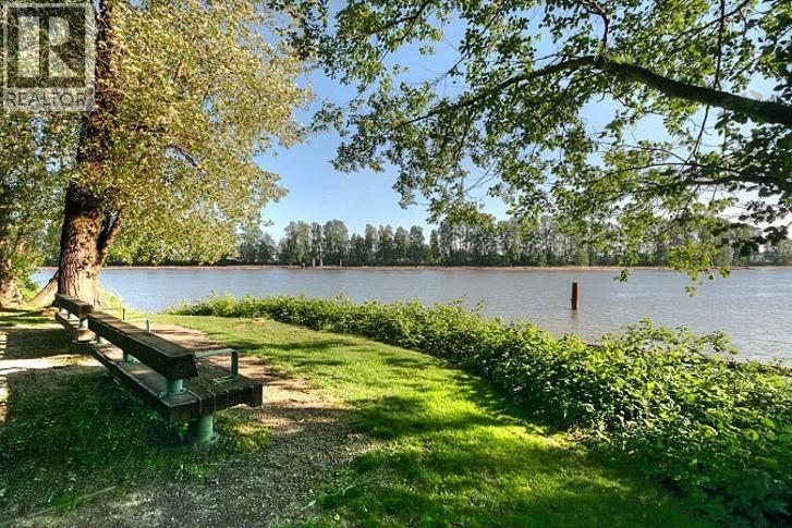 911 2763 CHANDLERY PLACE|Vancouver, British Columbia V5S4V4