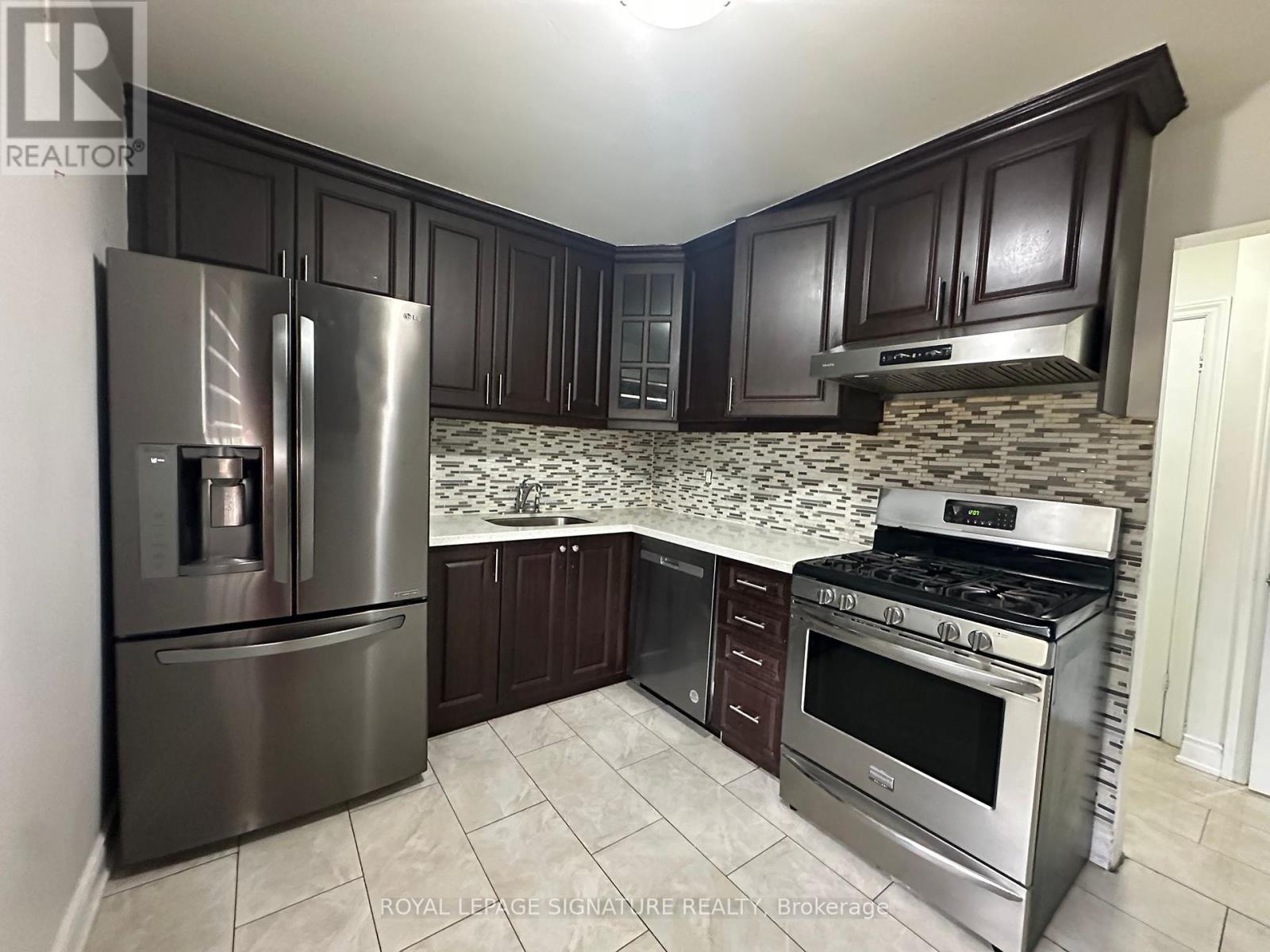 115 - 16 LITCHFIELD COURT|Toronto (West Humber-Clairville), Ontario M9V2A8