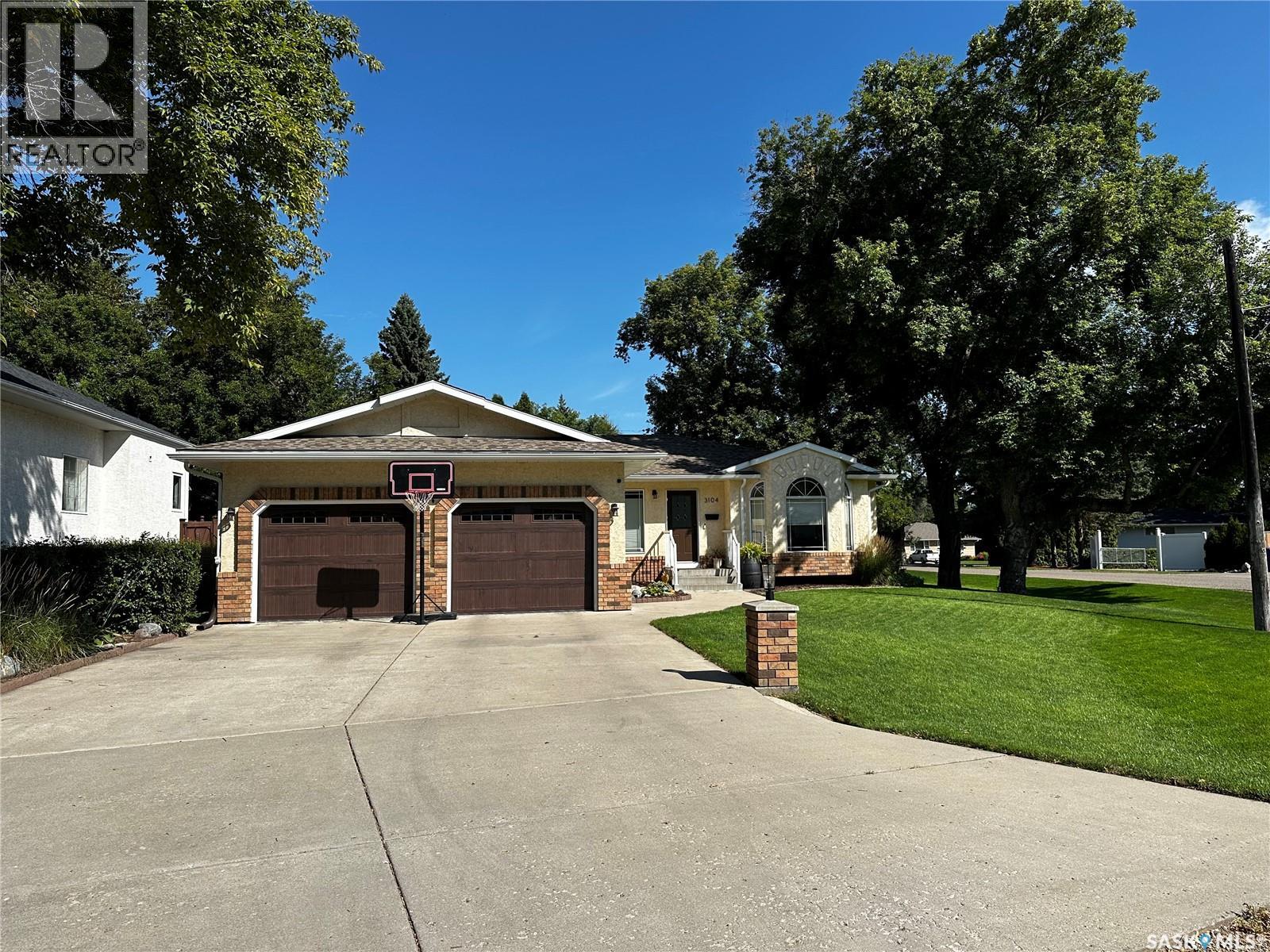 3104 Ortona STREET|Saskatoon, Saskatchewan S7M3R4