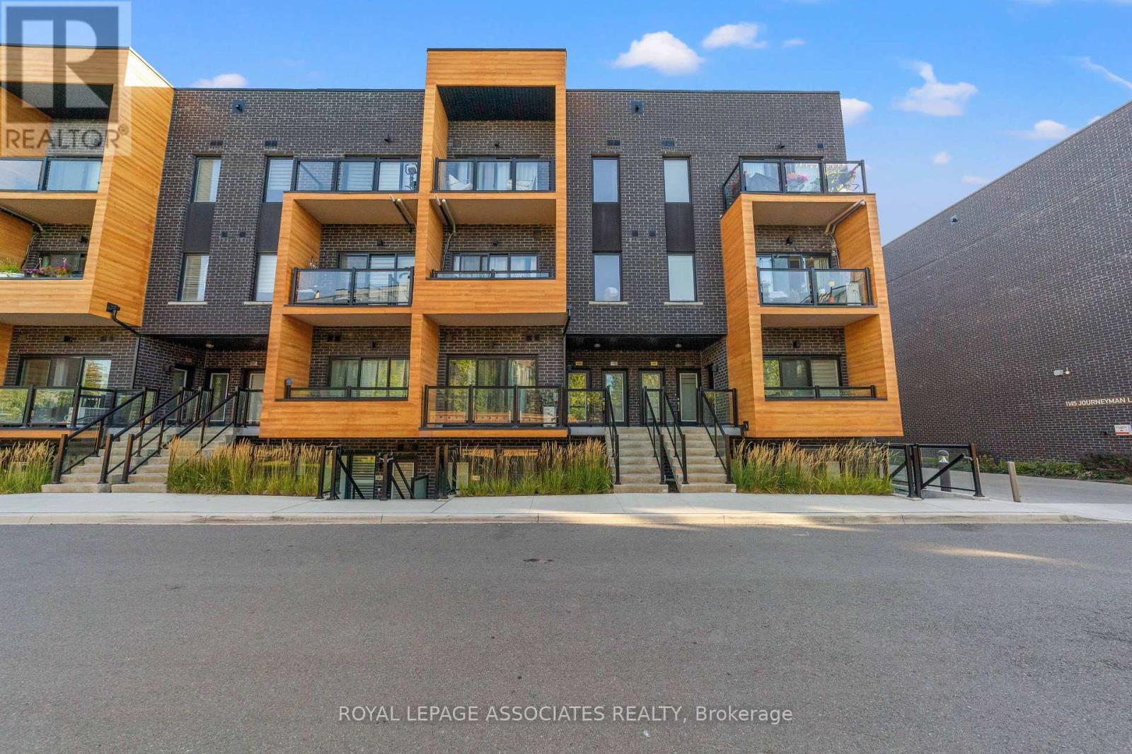 Property image for 213 - 1165 JOURNEYMAN LANE|Mississauga (Clarkson), Ontario L5J0B6