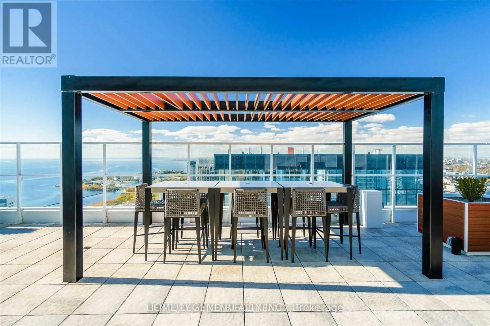 710 - 17 BATHURST STREET|Toronto (Waterfront Communities), Ontario M5V0N1