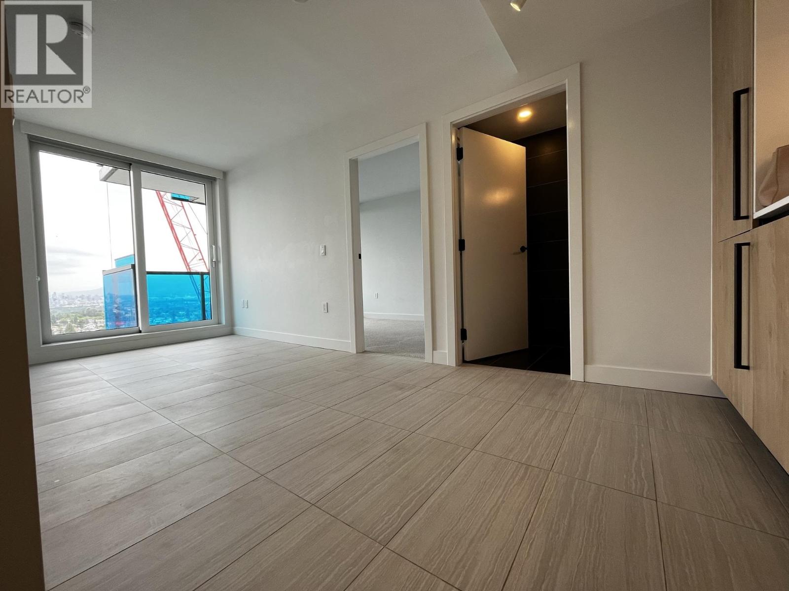 23xx 5058 JOYCE STREET|Vancouver, British Columbia V5R4G6