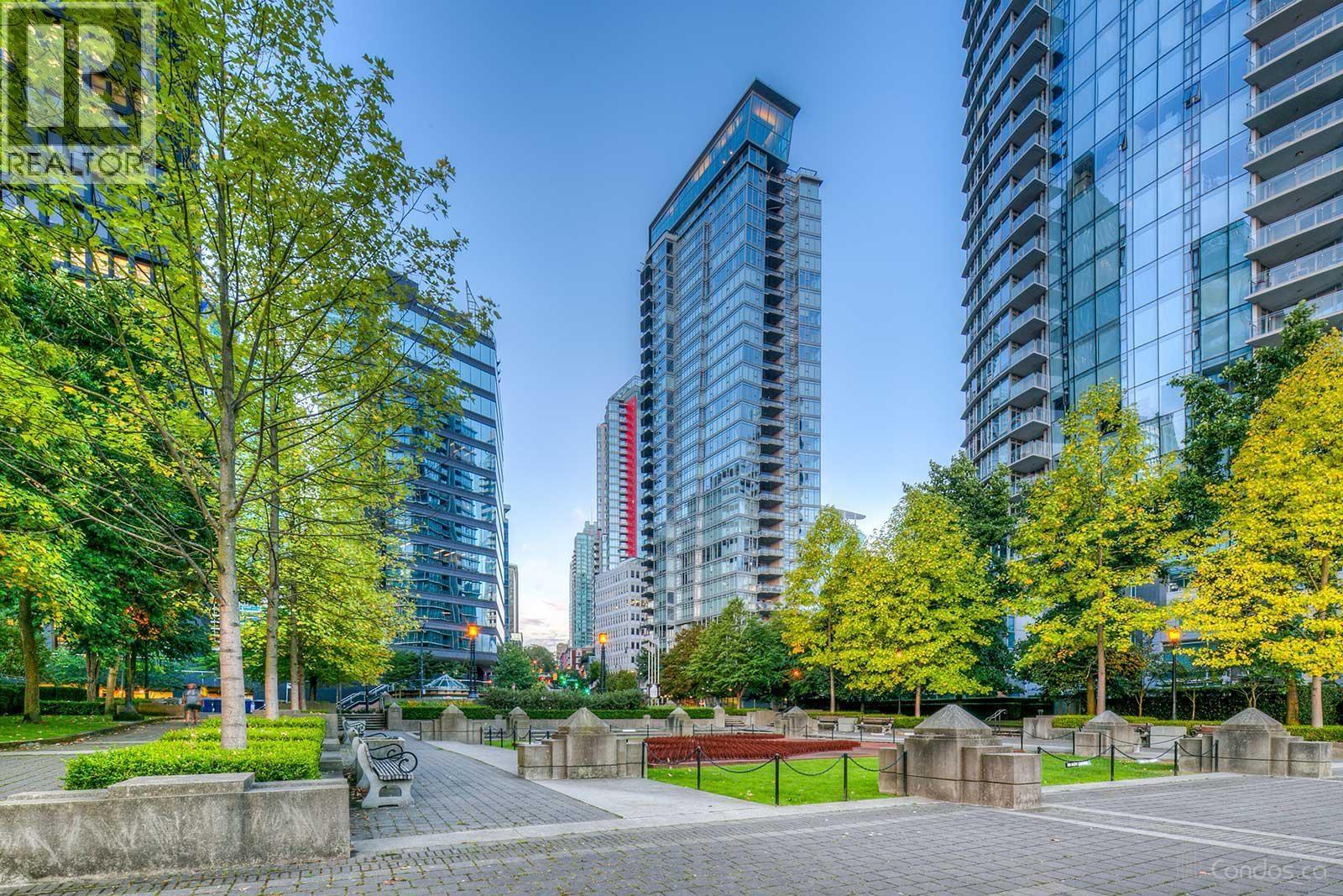 1702 1205 W HASTINGS STREET|Vancouver, British Columbia V6E4T7