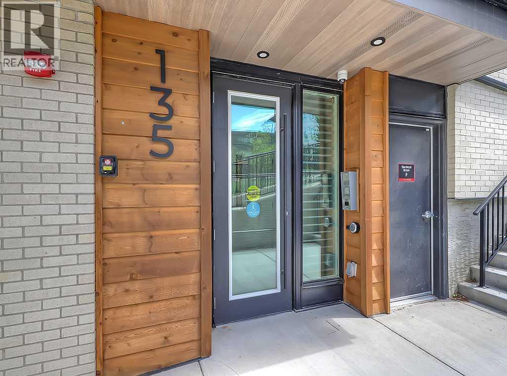 201, 135 Lebel Crescent NW|Calgary, Alberta T3B6M1