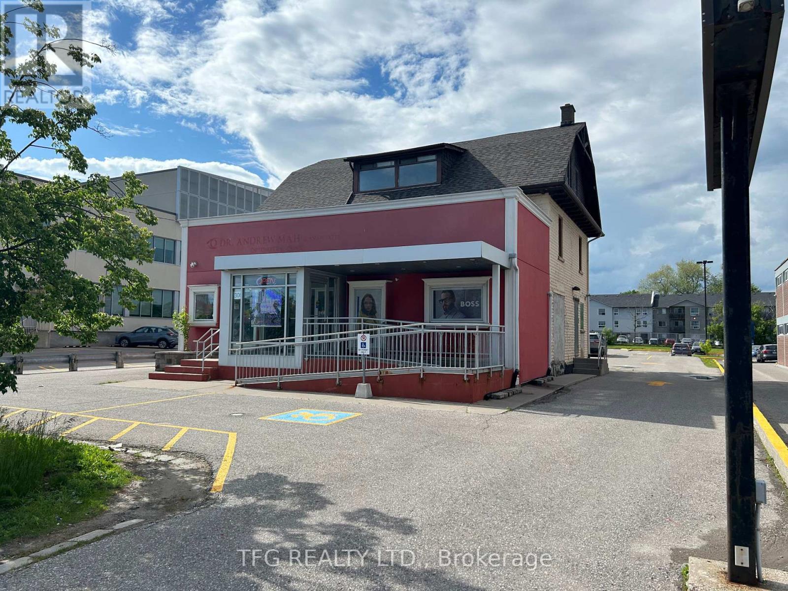 Property image for UPPER - 306 KING STREET W|Oshawa (McLaughlin), Ontario L1J2J9