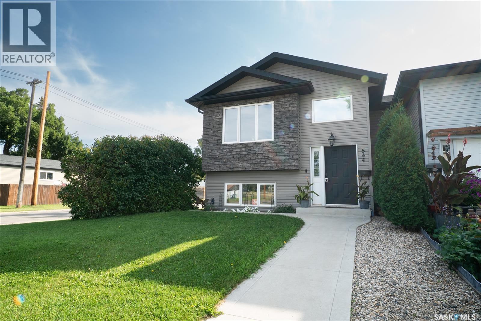 544 M AVENUE N|Saskatoon, Saskatchewan S7L2S8