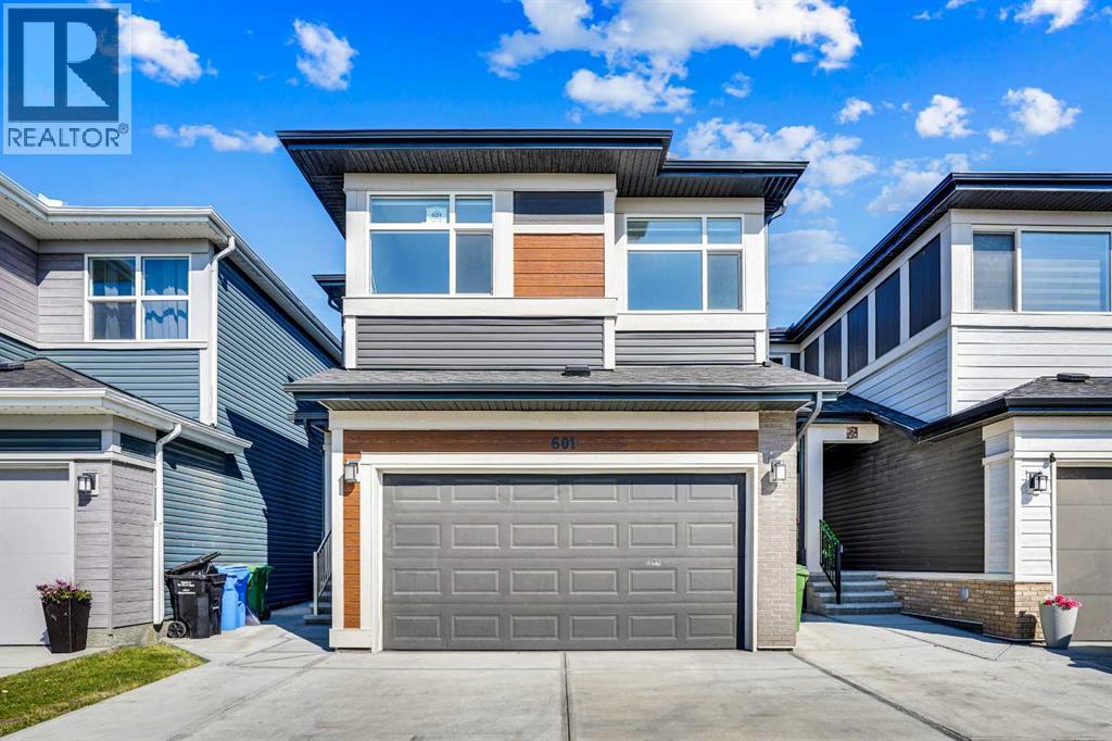 601 Corner Meadows Way NE|Calgary, Alberta T3N2C5