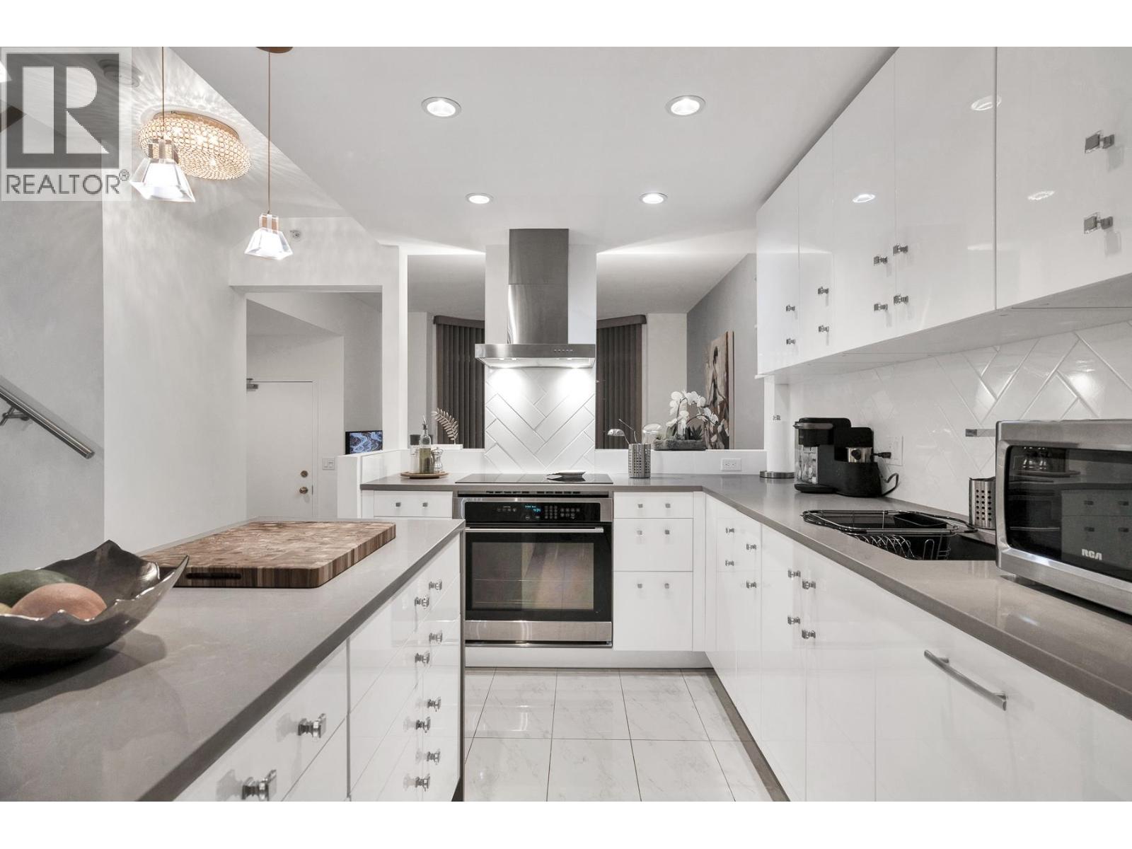 216 1166 MELVILLE STREET|Vancouver, British Columbia V6E4P5