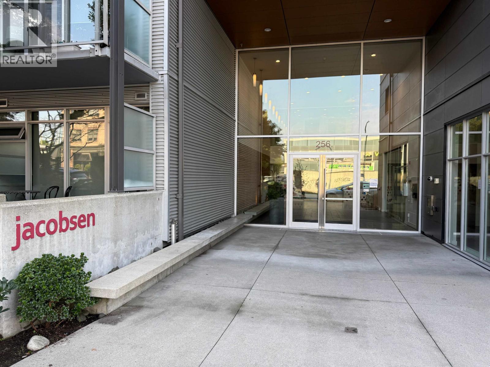 527 256 E 2ND AVENUE|Vancouver, British Columbia V5T0A7