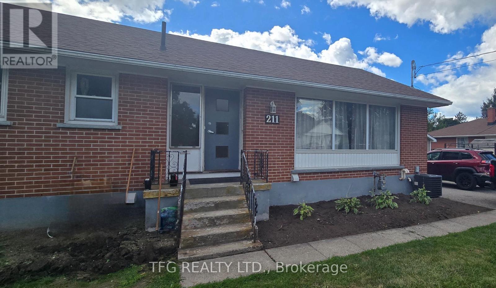 Property image for MAIN - 211 ST PETER STREET|Whitby (Downtown Whitby), Ontario L1N1J2