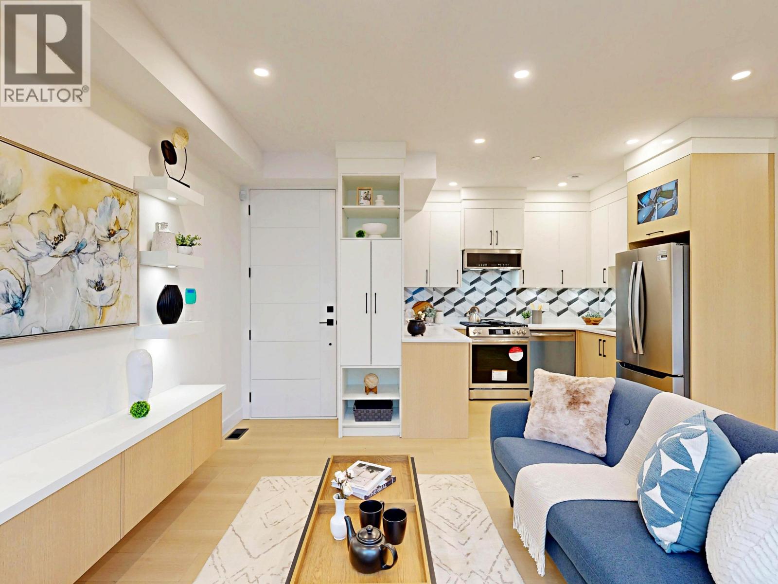 2 3425 ARCHIMEDES STREET|Vancouver, British Columbia V5R4W4