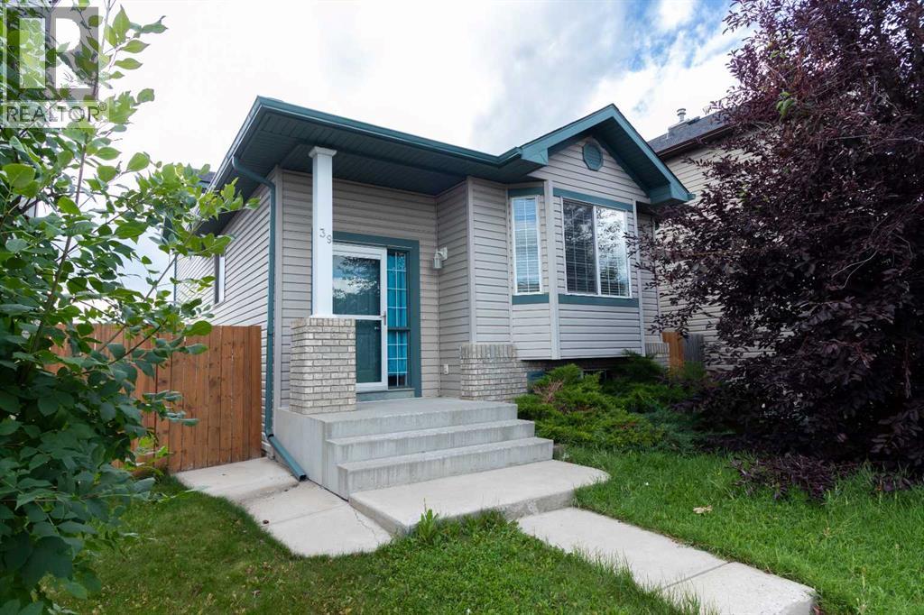 39 Saddlemont Manor NE|Calgary, Alberta T3J4Z5
