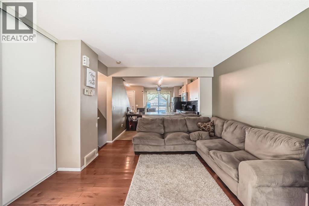 70 Erin Woods Court SE|Calgary, Alberta T2B3V6