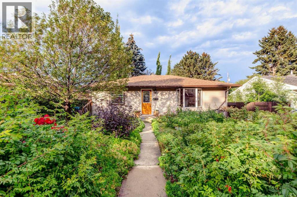 8124 33 Avenue NW|Calgary, Alberta T3B1L8