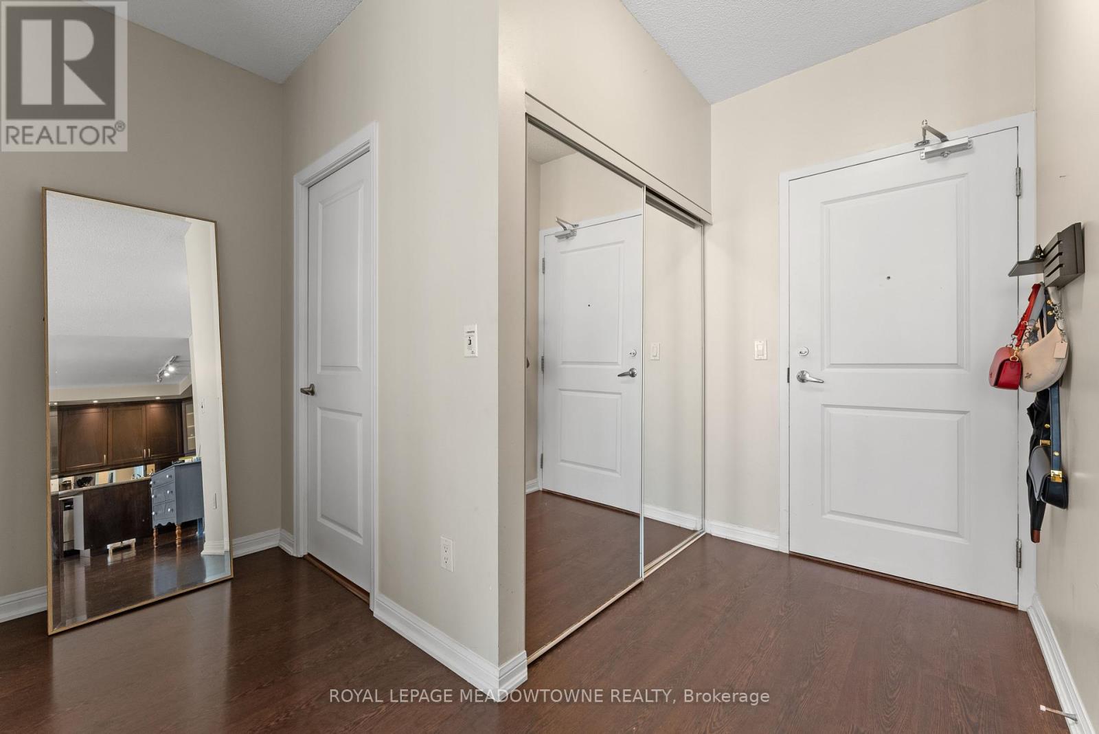 916 - 628 FLEET STREET|Toronto (Niagara), Ontario M5V1A8