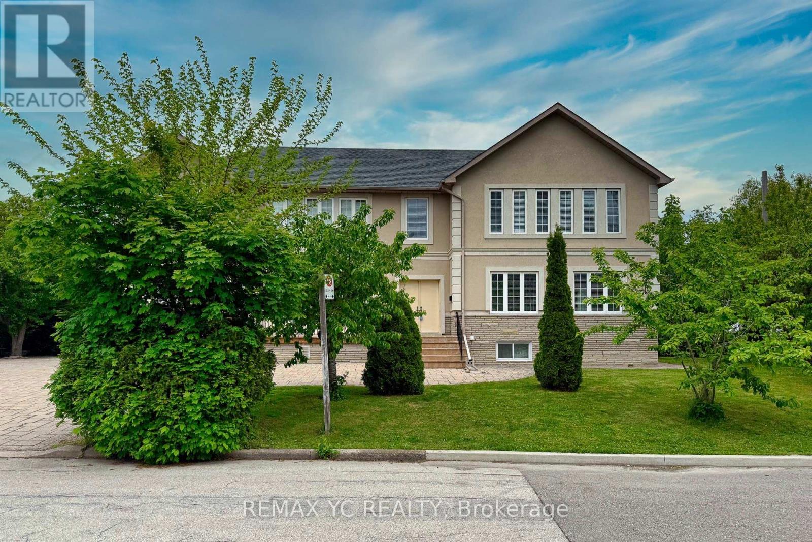 18 MULLET ROAD|Toronto (Willowdale East), Ontario M2M2A6