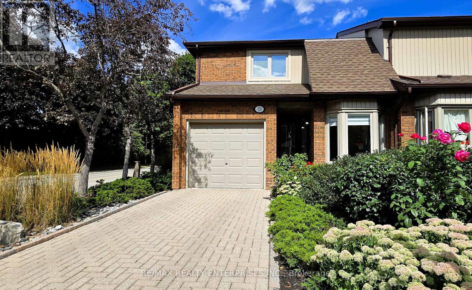Property image for 19 - 1180 WALDEN CIRCLE|Mississauga (Clarkson), Ontario L5J4J9