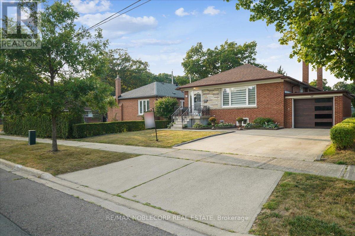 65 EXBURY ROAD|Toronto (Downsview-Roding-CFB), Ontario M3M1P9