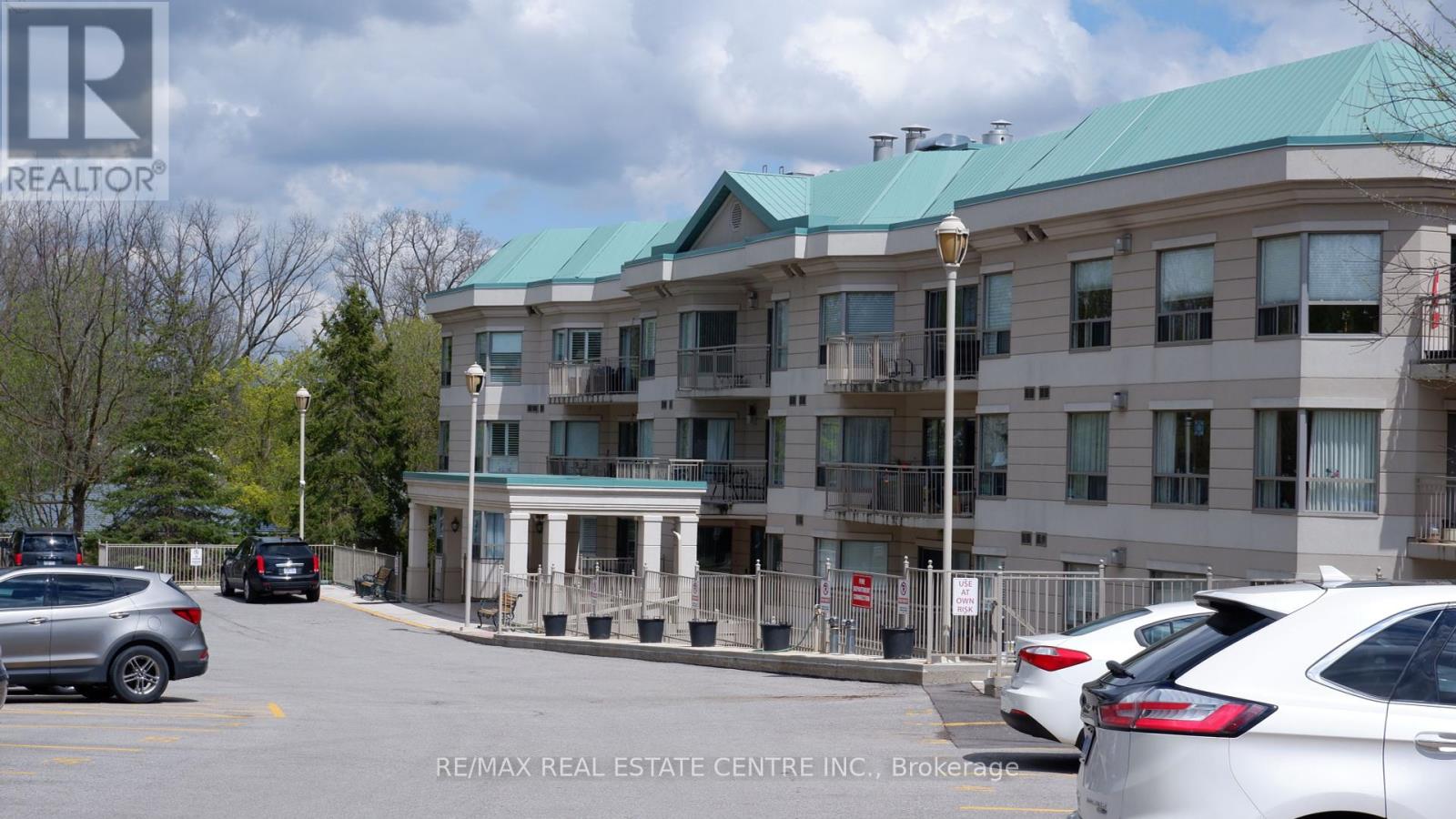 Property image for 105 - 24 CHAPEL STREET|Halton Hills (Georgetown), Ontario L7G6A7
