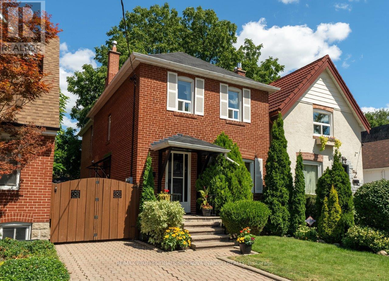 Property image for 38 WARREN CRESCENT|Toronto (Lambton Baby Point), Ontario M6S4S2