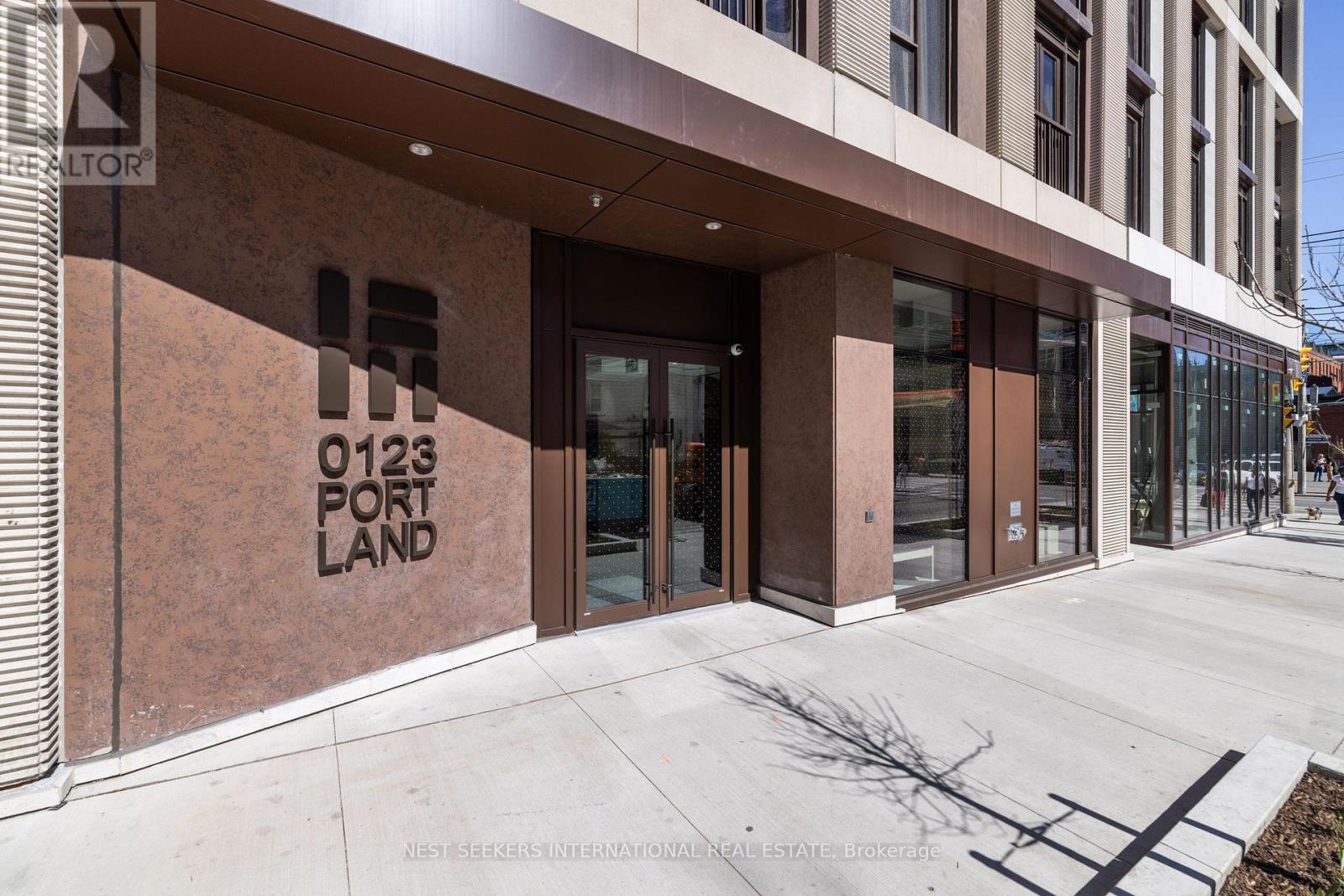 Property image for 704 - 123 PORTLAND STREET|Toronto (Waterfront Communities), Ontario M5V2N4