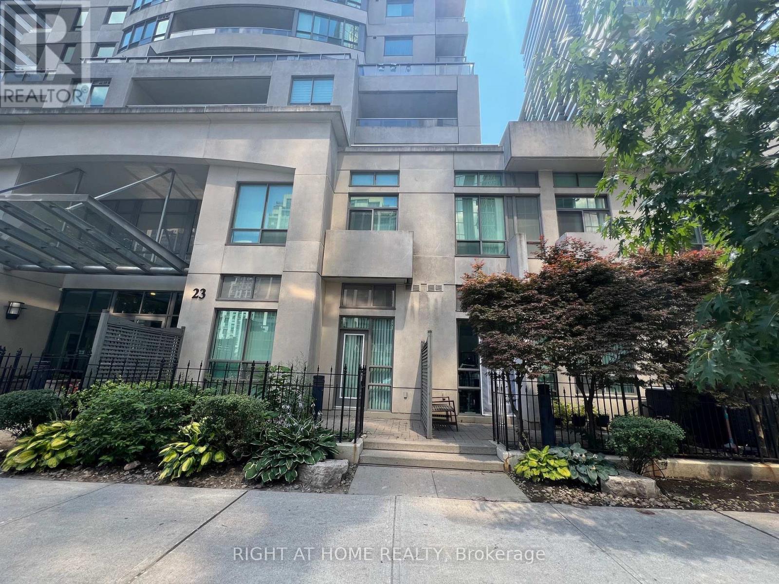 105 - 23 HOLLYWOOD AVENUE|Toronto (Willowdale East), Ontario M2N7L8