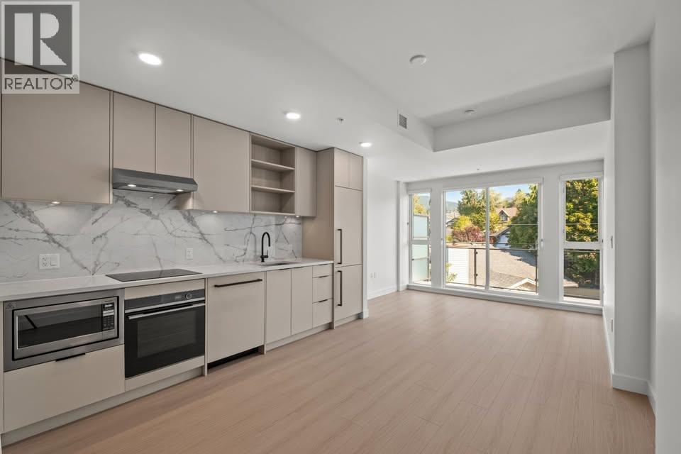 418 422 E 3RD STREET|North Vancouver, British Columbia V7L1G2