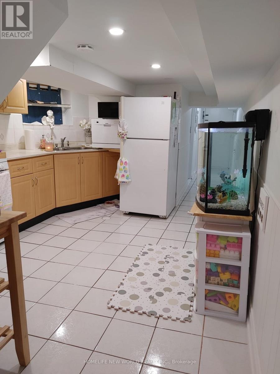 LOWER UNIT - 1172 OSSINGTON AVENUE|Toronto (Wychwood), Ontario M6G3W1