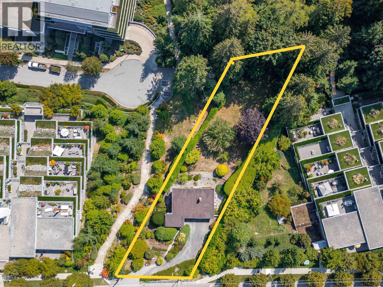 940 KEITH ROAD|West Vancouver, British Columbia V7T1M3