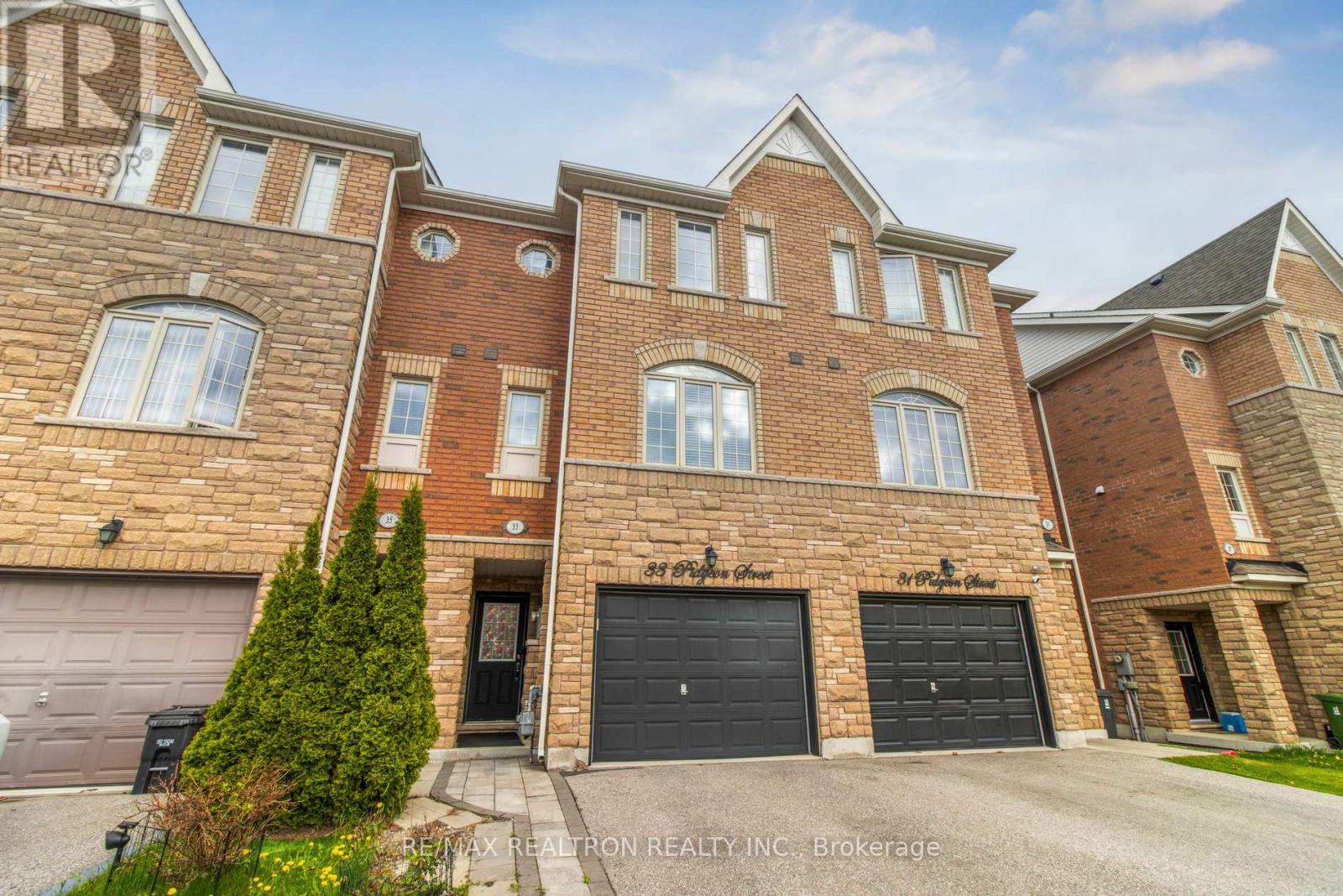 Property image for 33 PIDGEON STREET|Toronto (Clairlea-Birchmount), Ontario M1L3M3