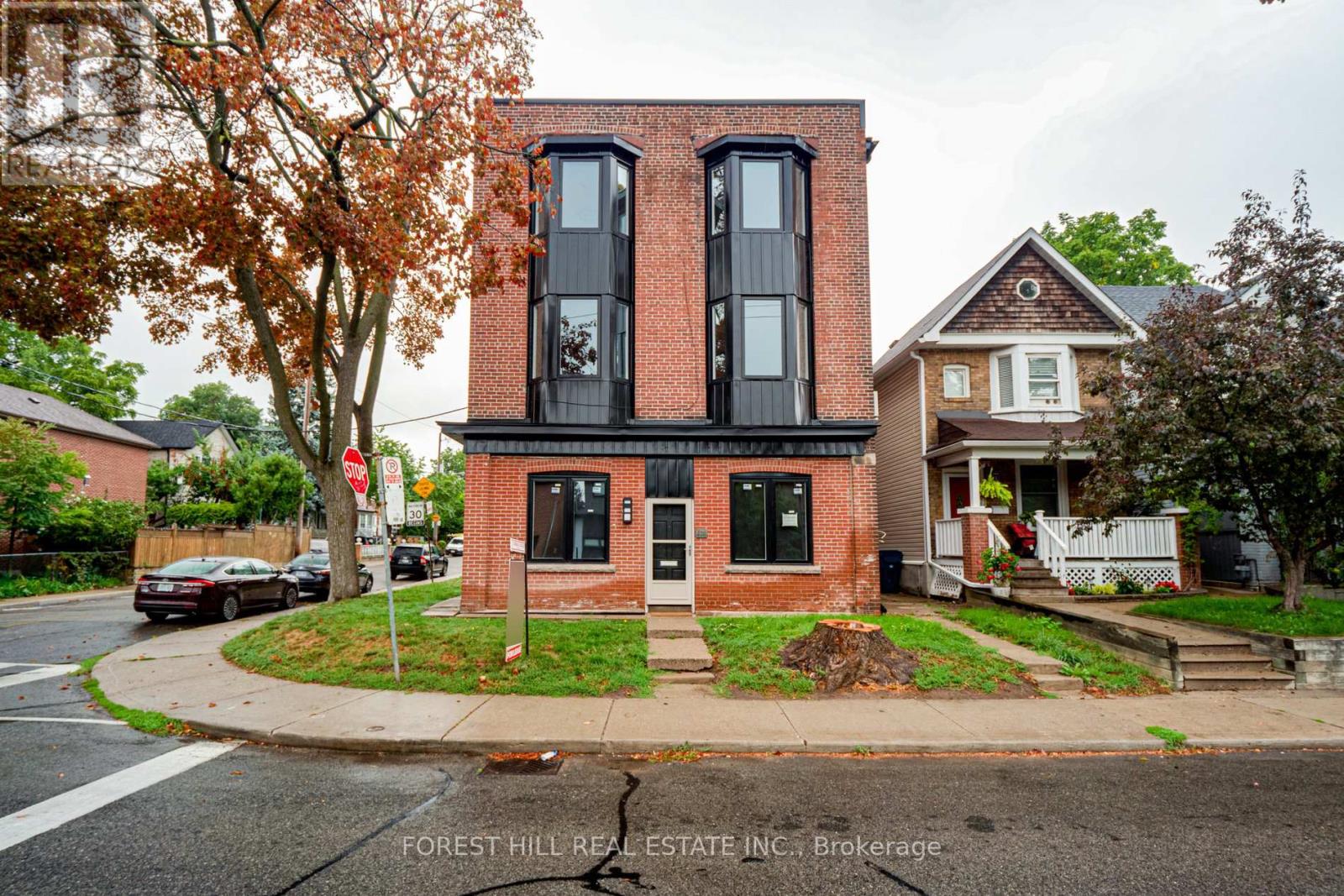 2 - 1 GREENSIDES AVENUE|Toronto (Wychwood), Ontario M6G2P5