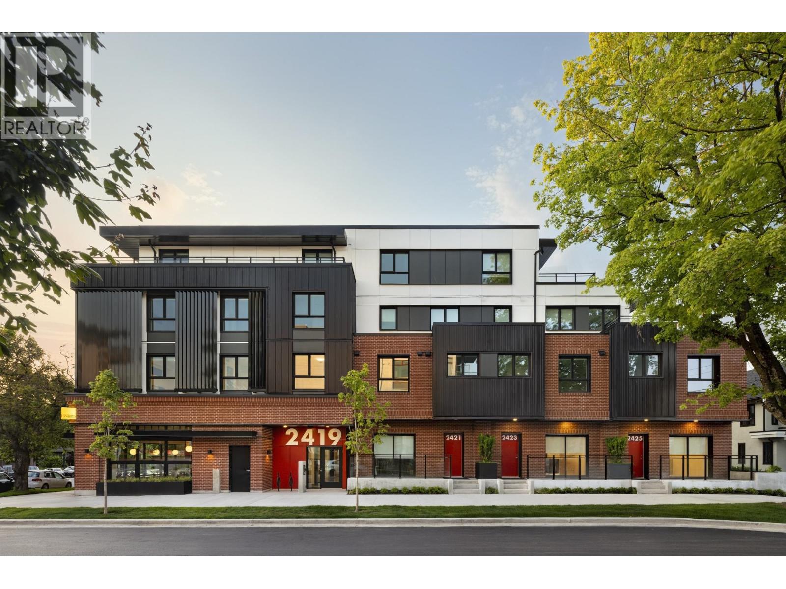 303 2419 GRANT STREET|Vancouver, British Columbia V5K3G5