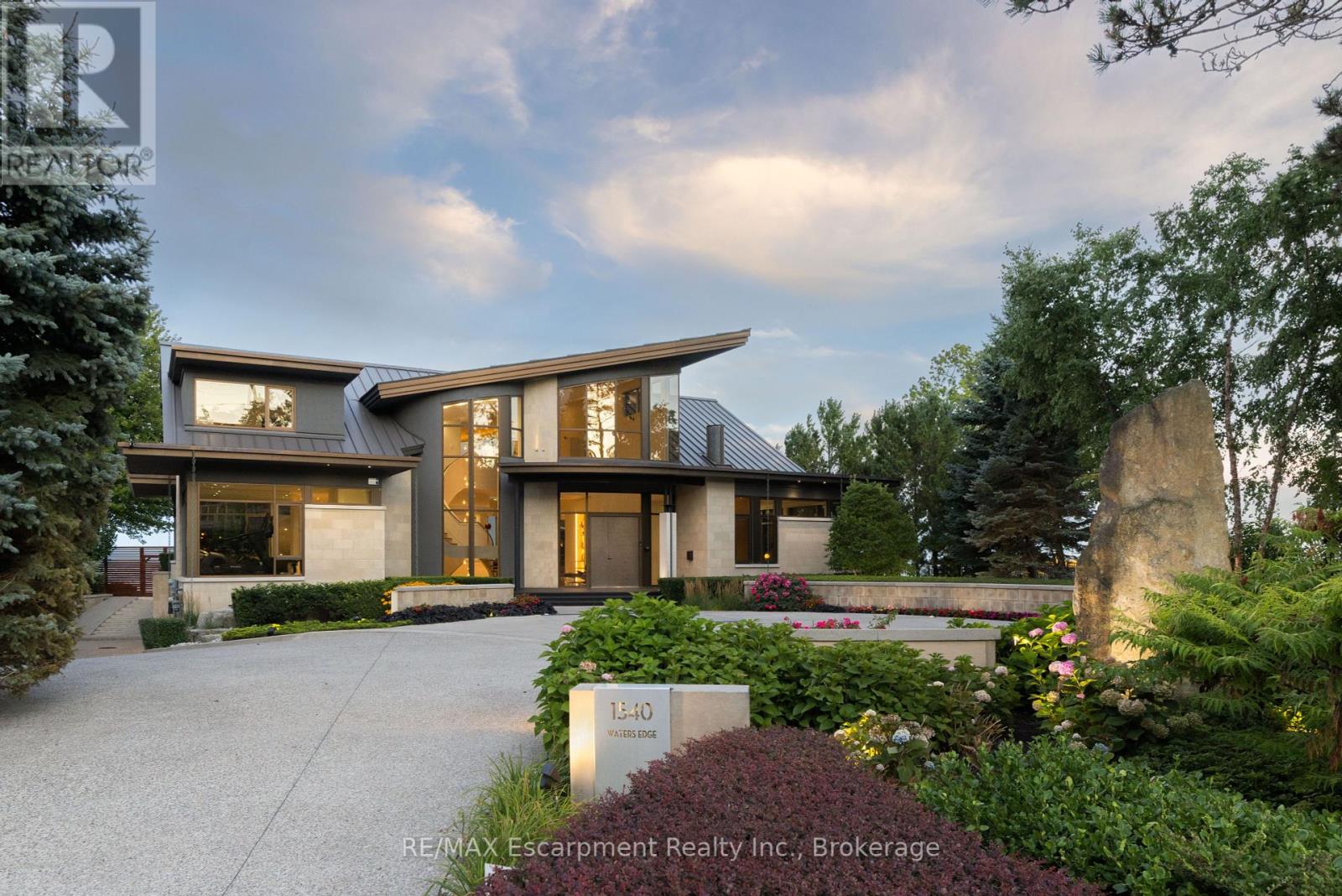 Property image for 1540 WATERSEDGE ROAD|Mississauga (Clarkson), Ontario L5J1A4